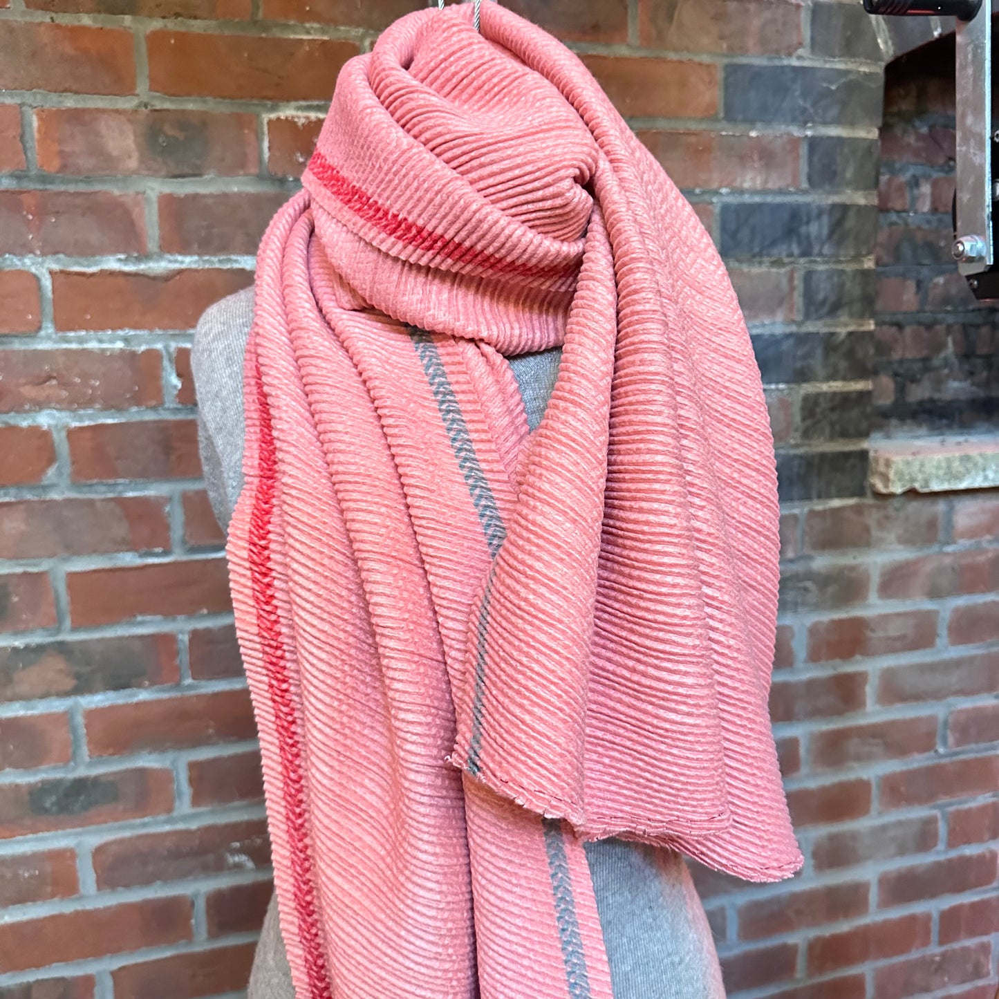 Lambswool Scarf - Crimped Flamingo