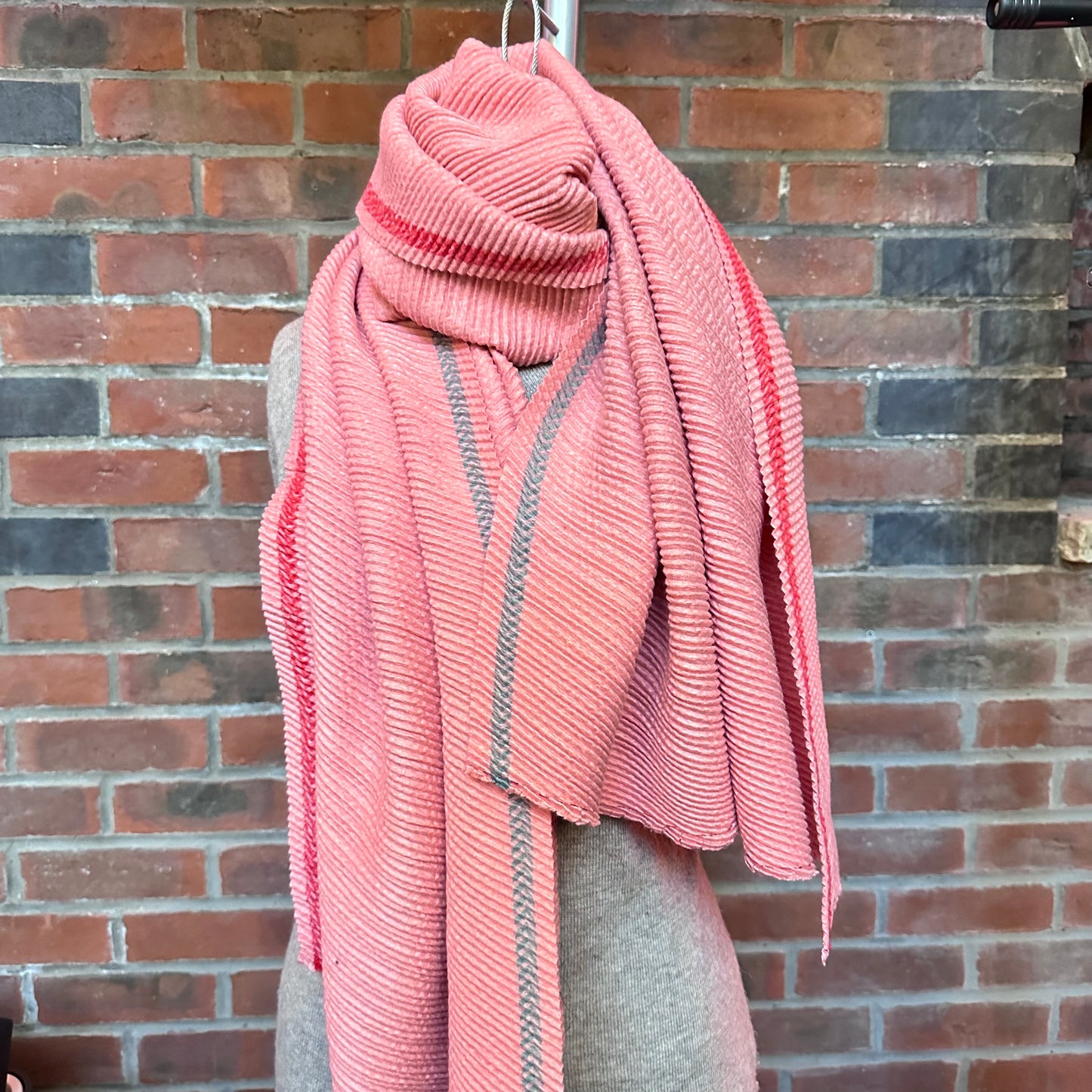 Lambswool Scarf - Crimped Flamingo