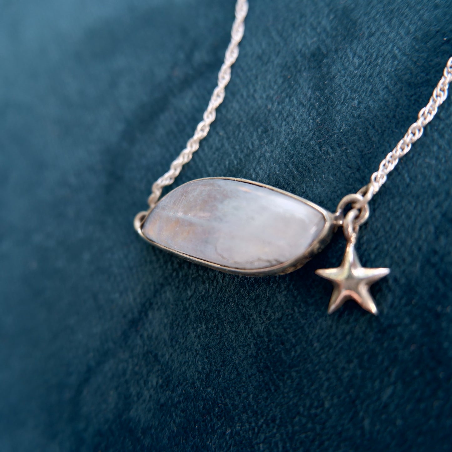 The Fluid Star Pendant - Medium